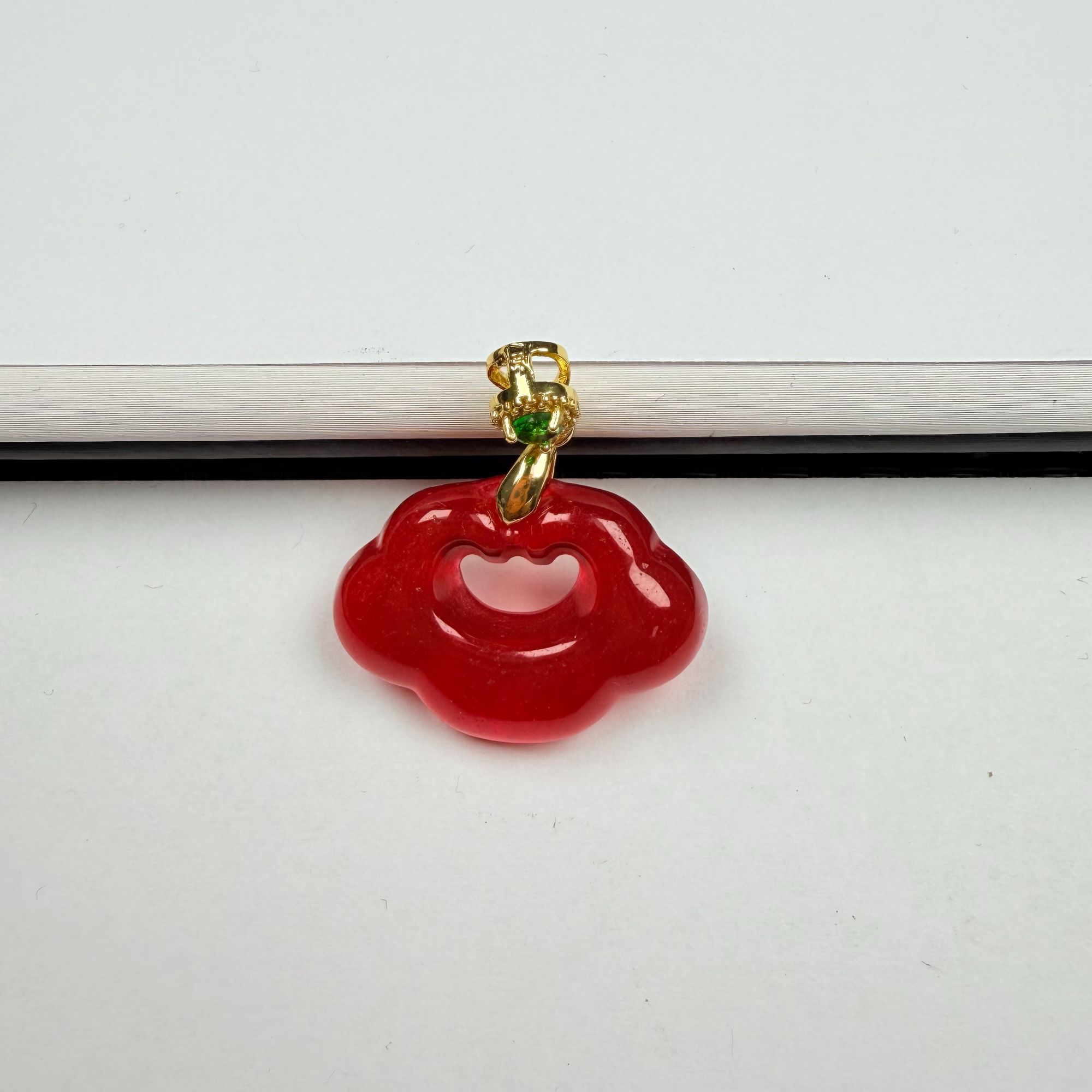 气质精美z925红长命锁吊坠