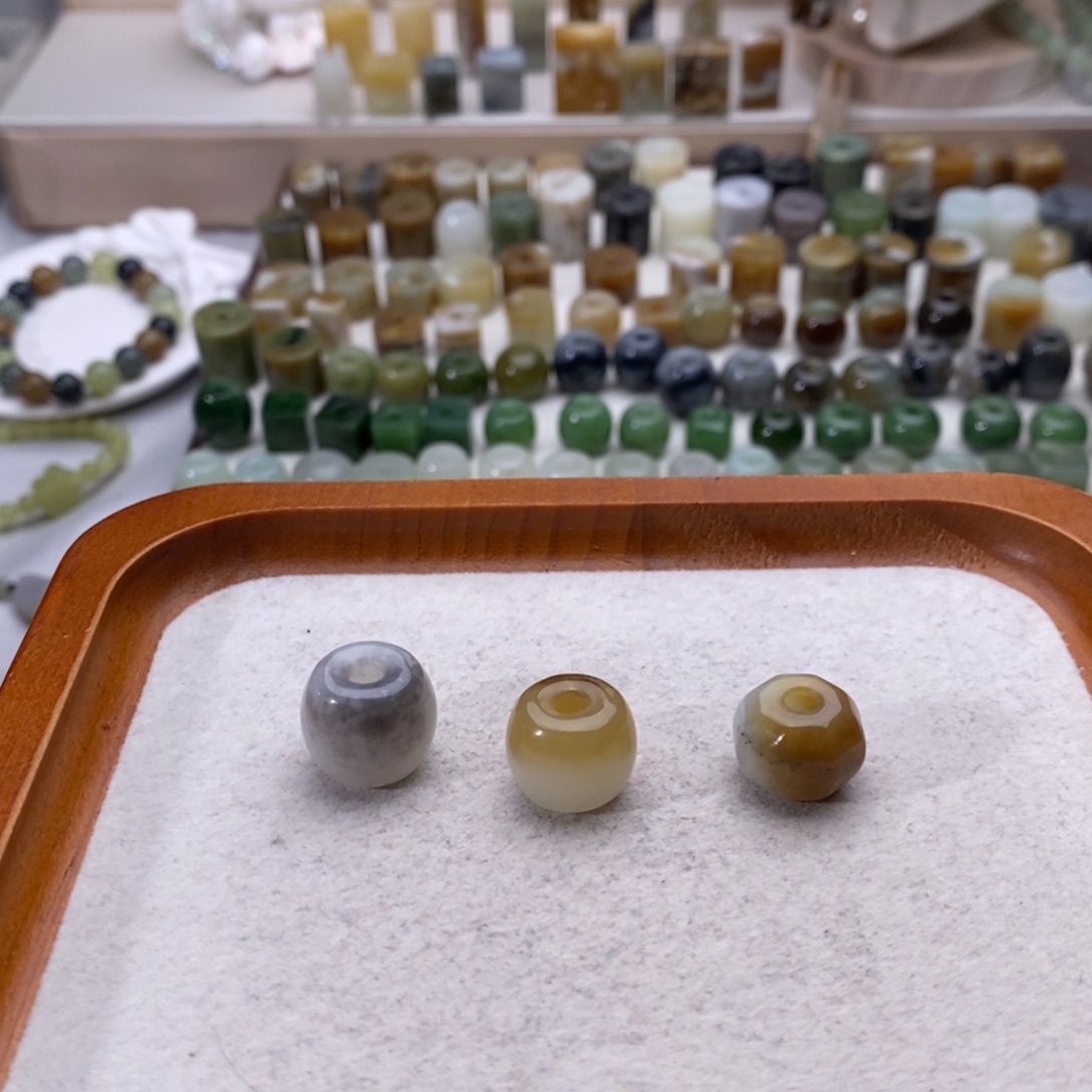 身****和田玉未镶嵌颈饰买断不退换