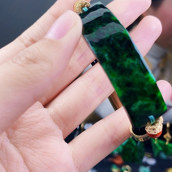 翡翠手镯未镶嵌饰品