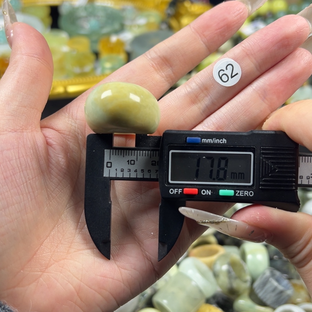 蛇纹石玉未镶嵌戒指