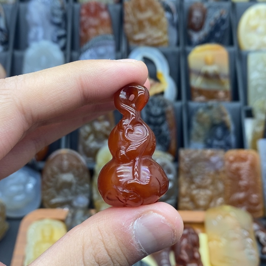 玛瑙/玉髓吊坠(赠链)未镶嵌葡**冻吊坠