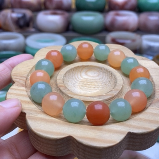 未镶嵌手镯石英质玉