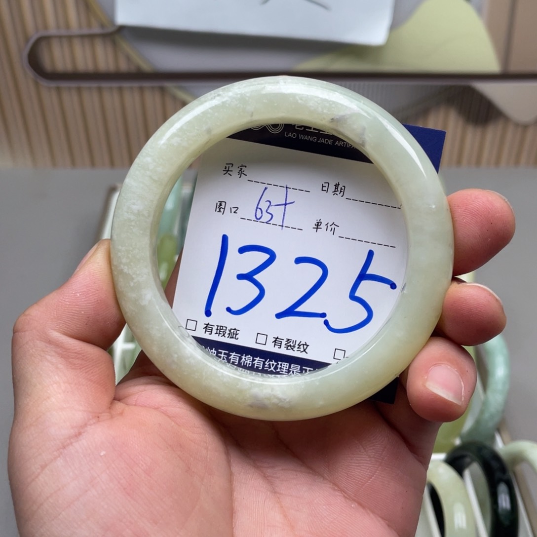 岫玉手镯手镯未镶嵌