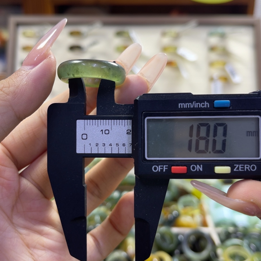 蛇纹石玉未镶嵌手镯44