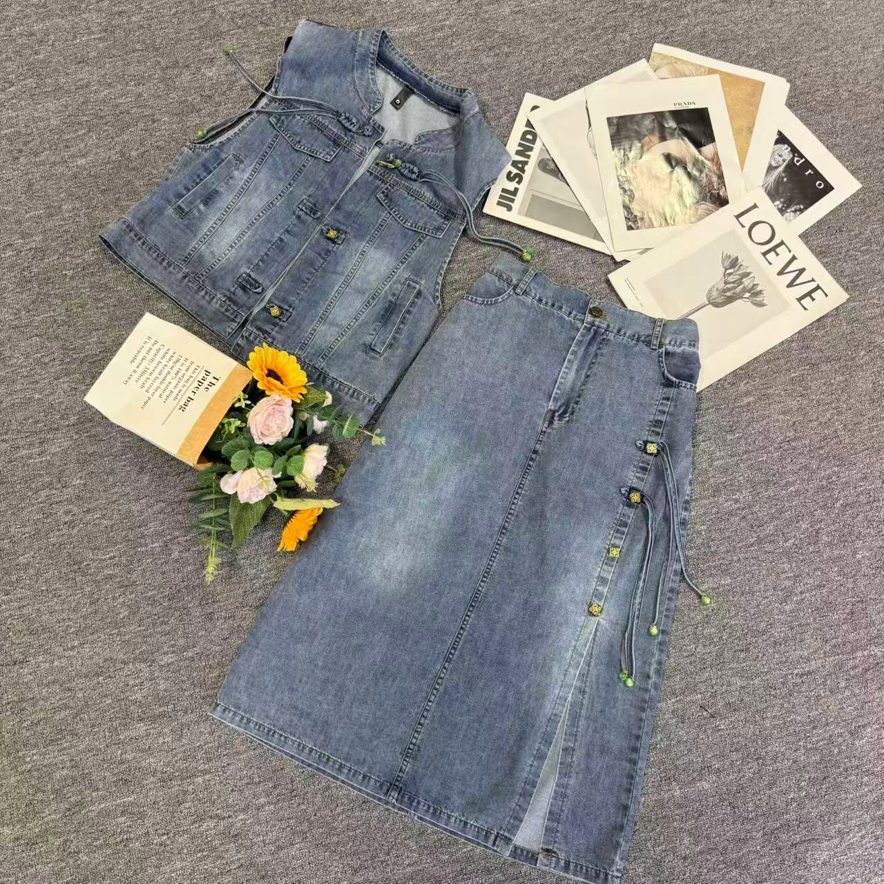 8663#新中式时尚薄牛仔两件套装【马甲+牛仔裙】有色差掉浮色正常