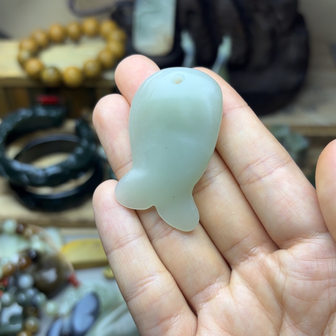 玩***事和田玉未镶嵌颈饰