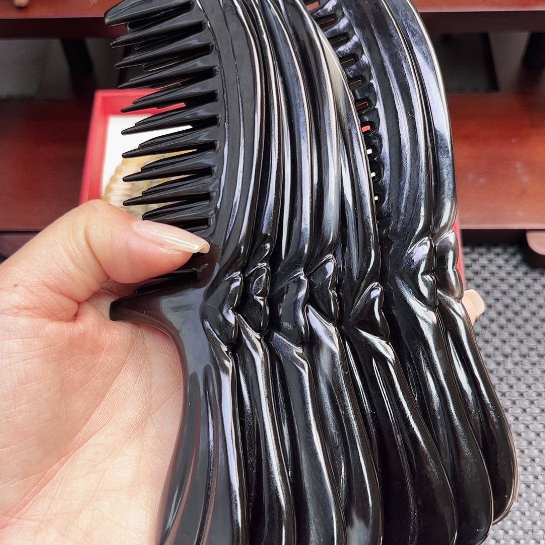纯手工制作纯牛角梳子