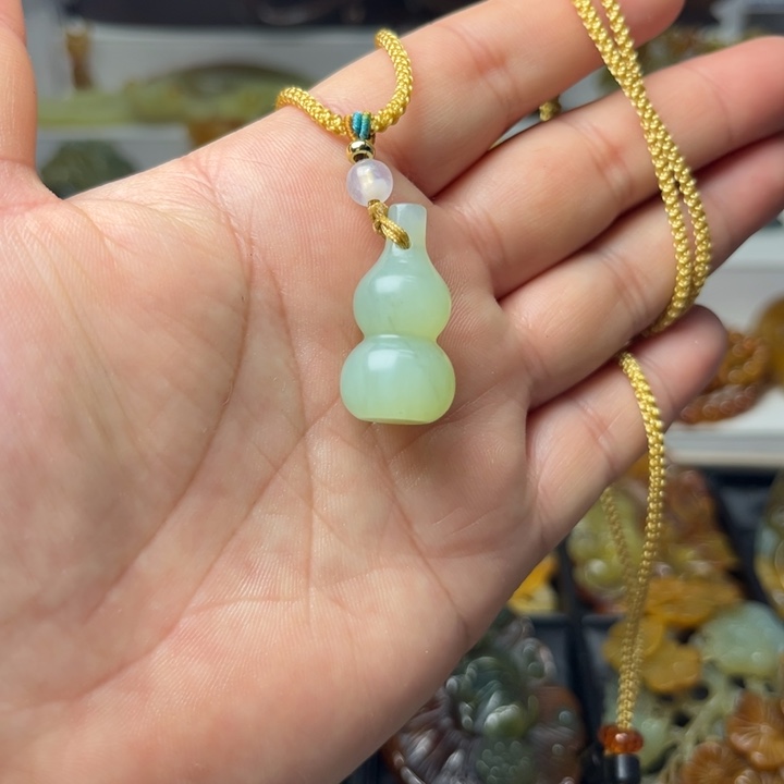 蛇纹石玉未镶嵌挂件