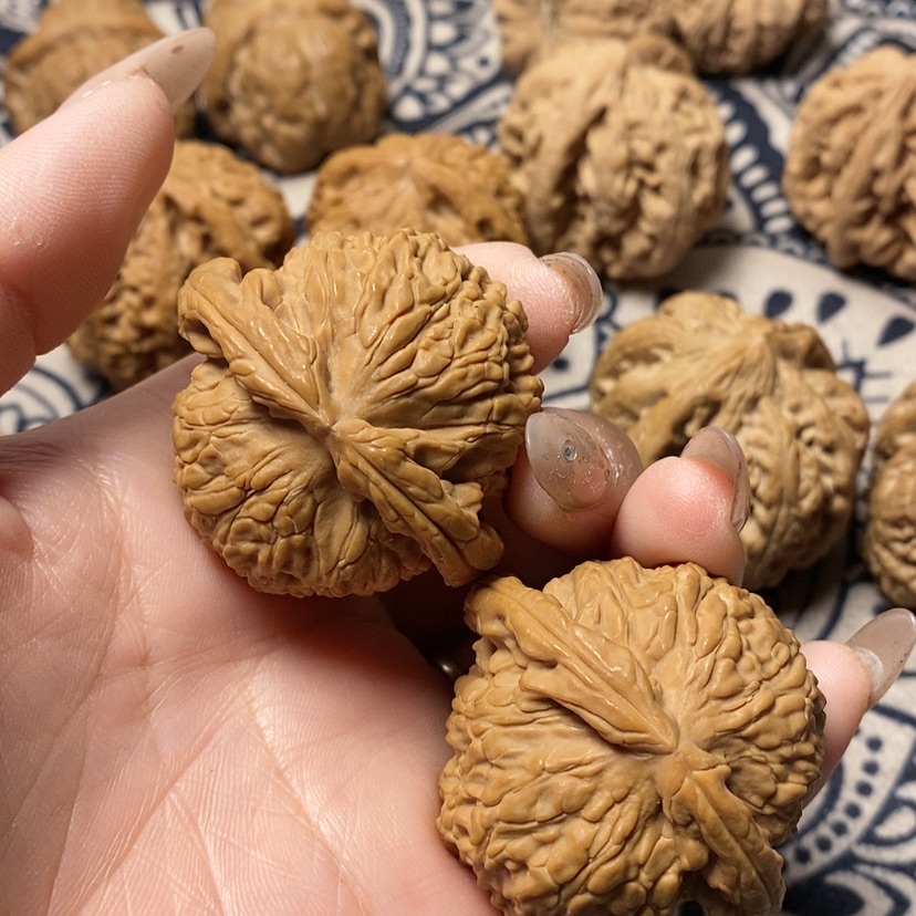 【闪购商品】文玩核桃吊坠苦***生白。花