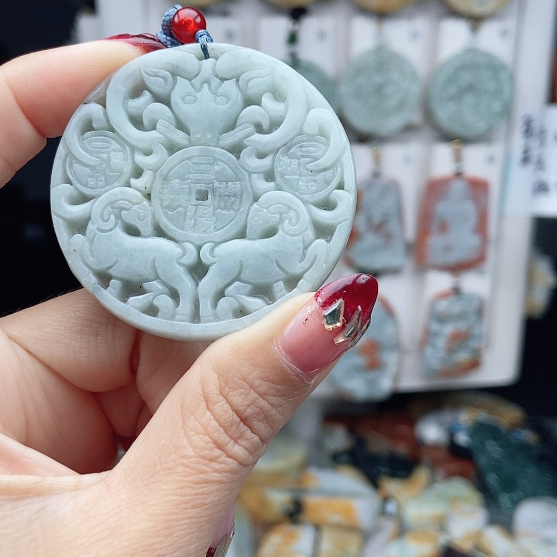 翡翠颈饰未镶嵌翡翠