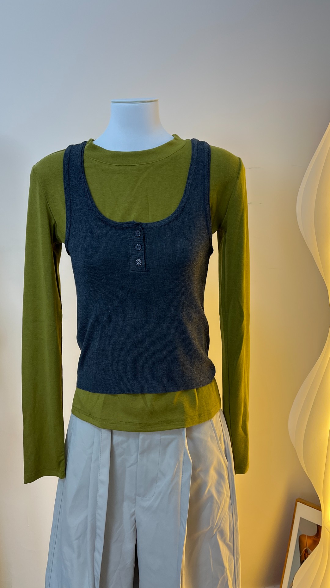 2025秋新款休闲通勤净色气质圆领套头T恤+净色气质针织马甲两件套