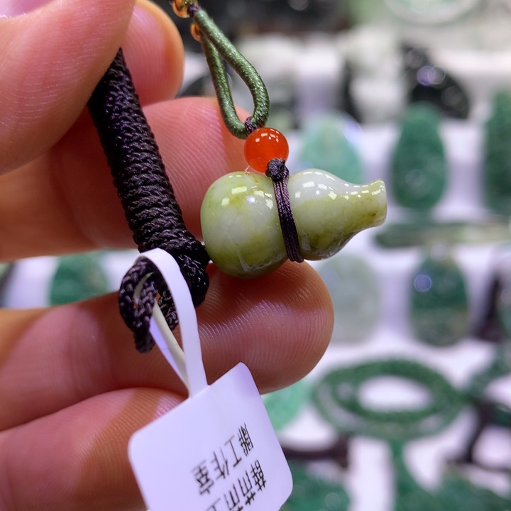 独山玉未镶嵌颈饰