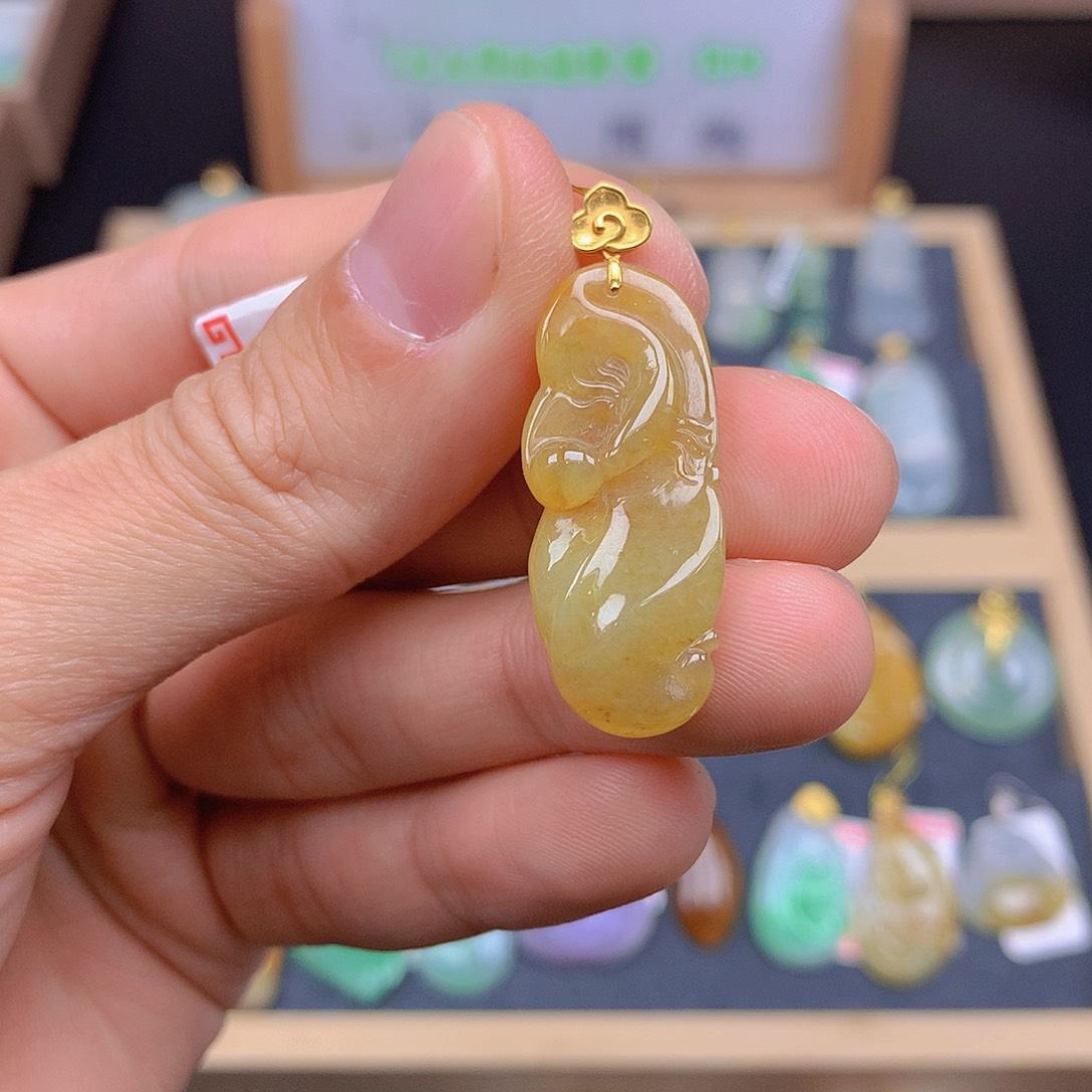 翡翠颈饰18K金镶嵌翡翠