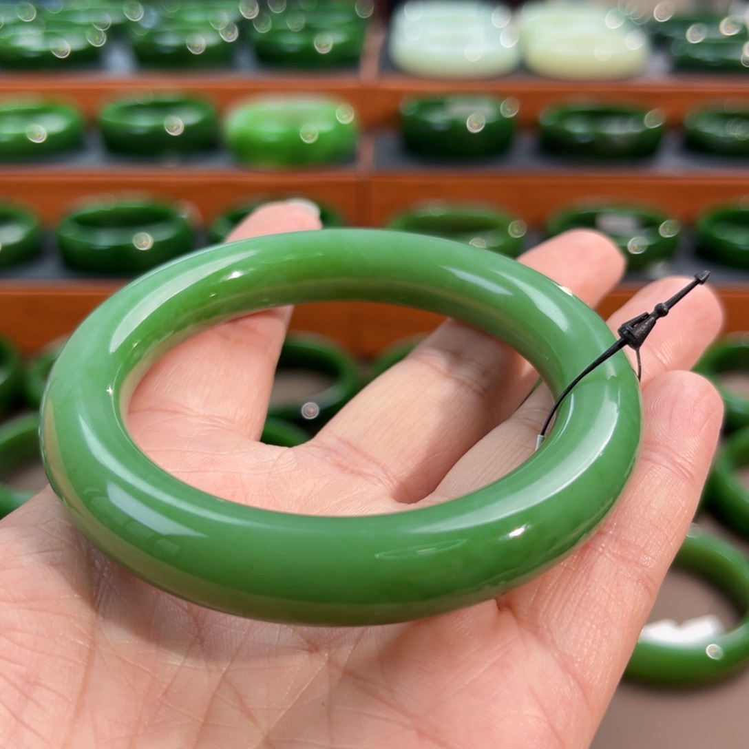 未镶嵌手镯和田玉（碧玉）