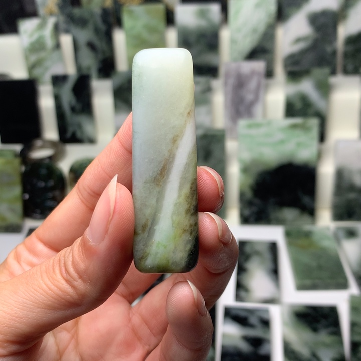 独山玉颈饰未镶嵌