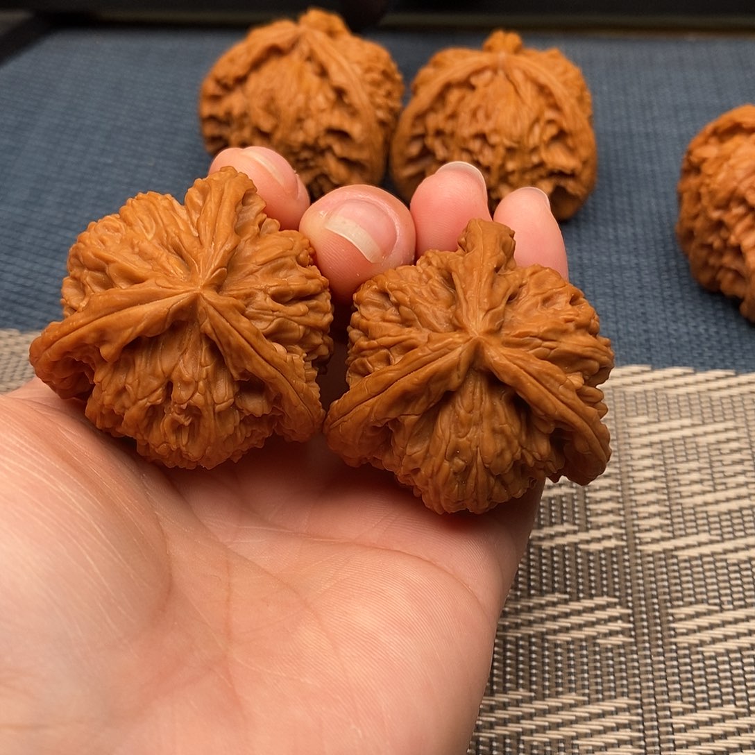 一***街吊坠文玩核桃三棱