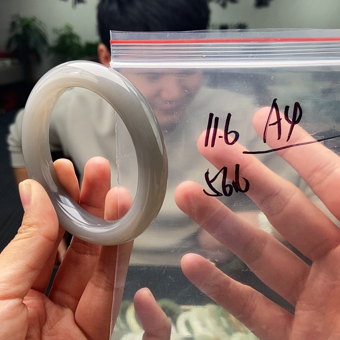 和田玉未镶嵌手镯拍一发一