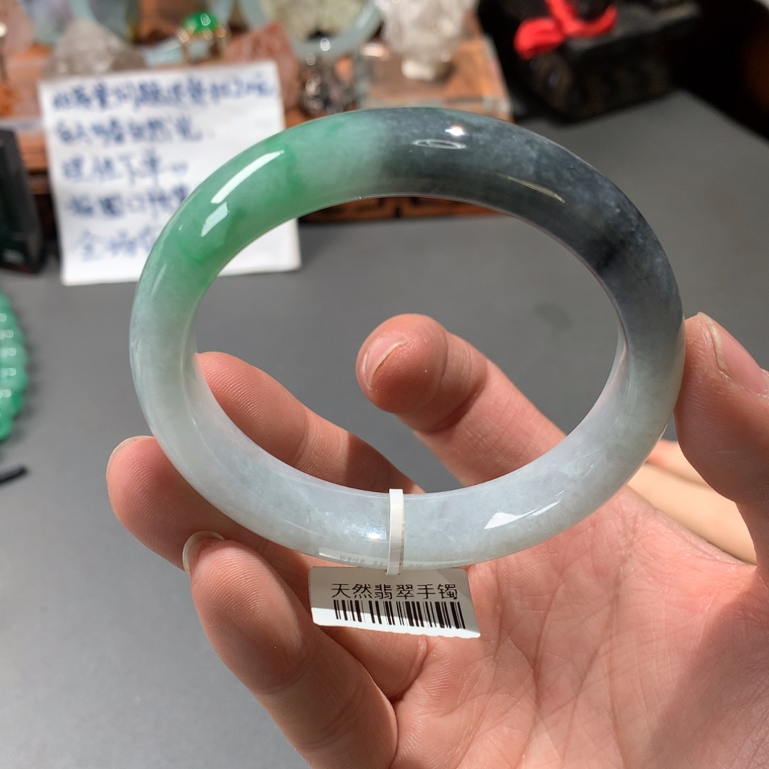翡翠手镯未镶嵌57圈口