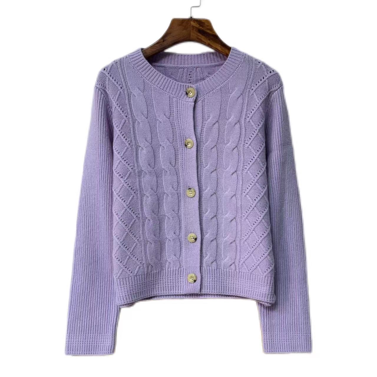 依家——12012百分百绵羊毛圆领绞花纽扣开衫女士上衣