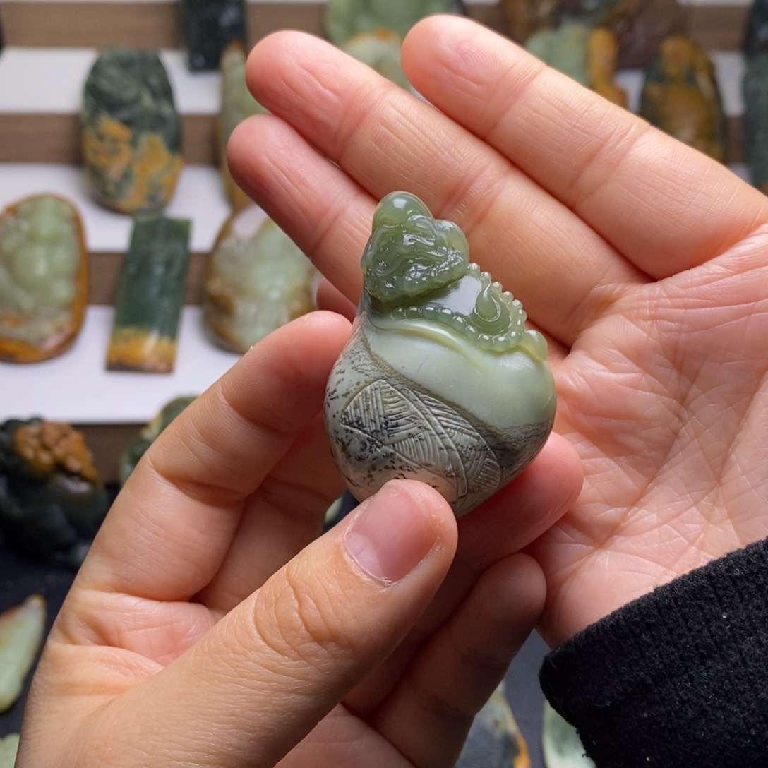 岫岩河磨玉（透闪石质玉）挂件未镶嵌花**卷