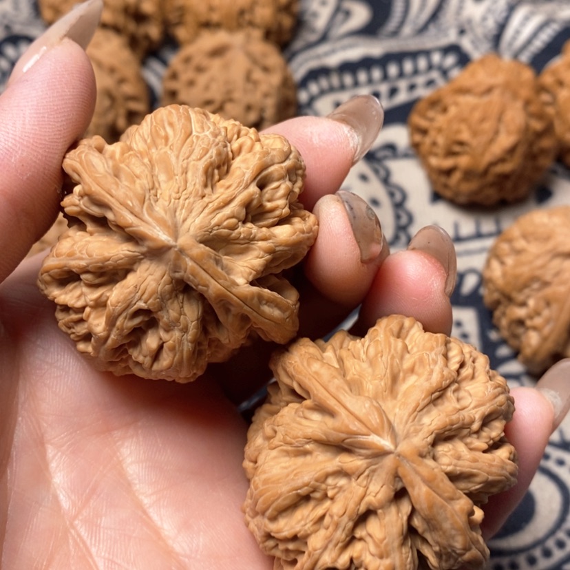 【闪购商品】文玩核桃吊坠今***锅粗筋 花