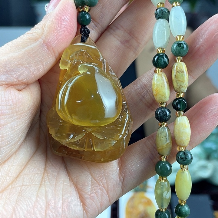 蛇纹石玉颈饰未镶嵌