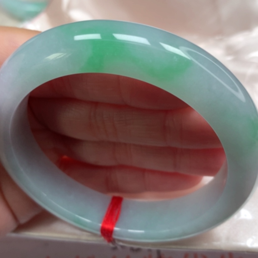 【闪购商品】翡翠手镯未镶嵌冰胶飘阳绿手镯5657圈11号