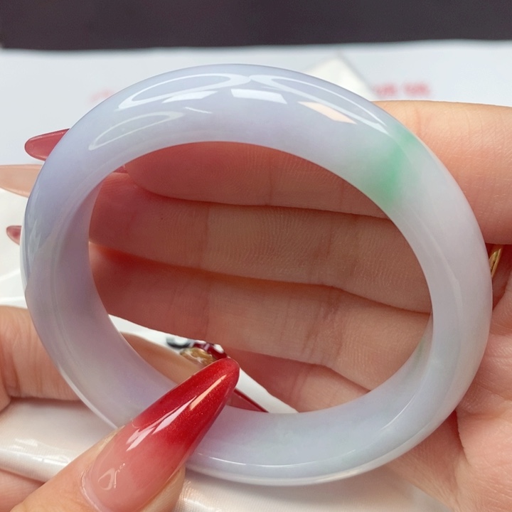 翡翠手镯未镶嵌56圈