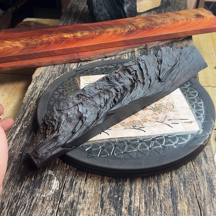 超***L紫光檀木料风化随型摆件