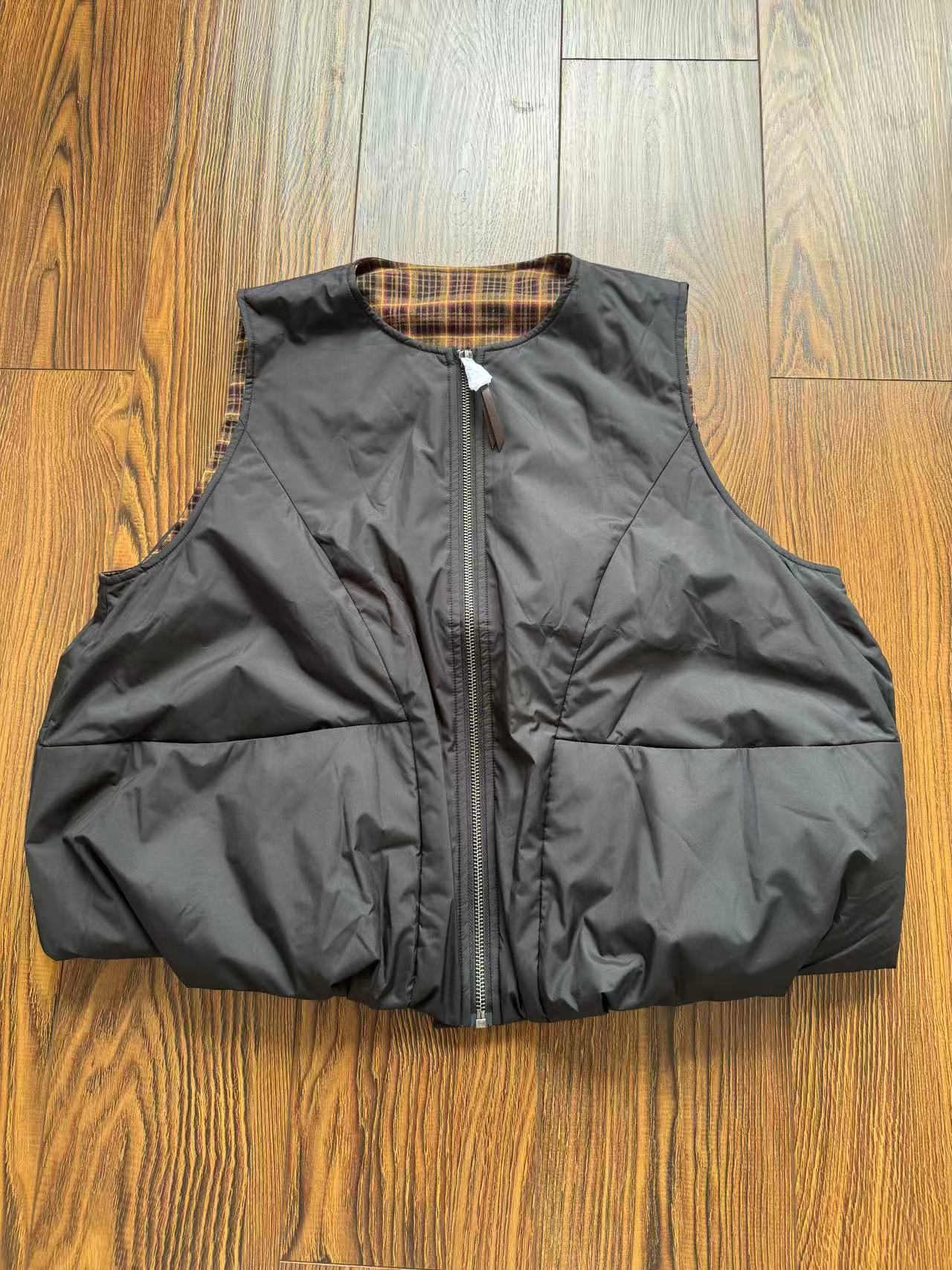 断码福利No退换 轻便保暖新雪丽双口袋立裁圆领拉链马甲女-1