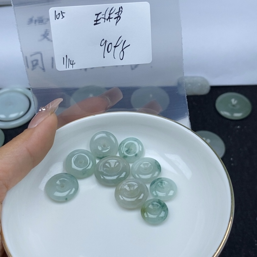 【闪购商品】翡翠颈饰未镶嵌琳*