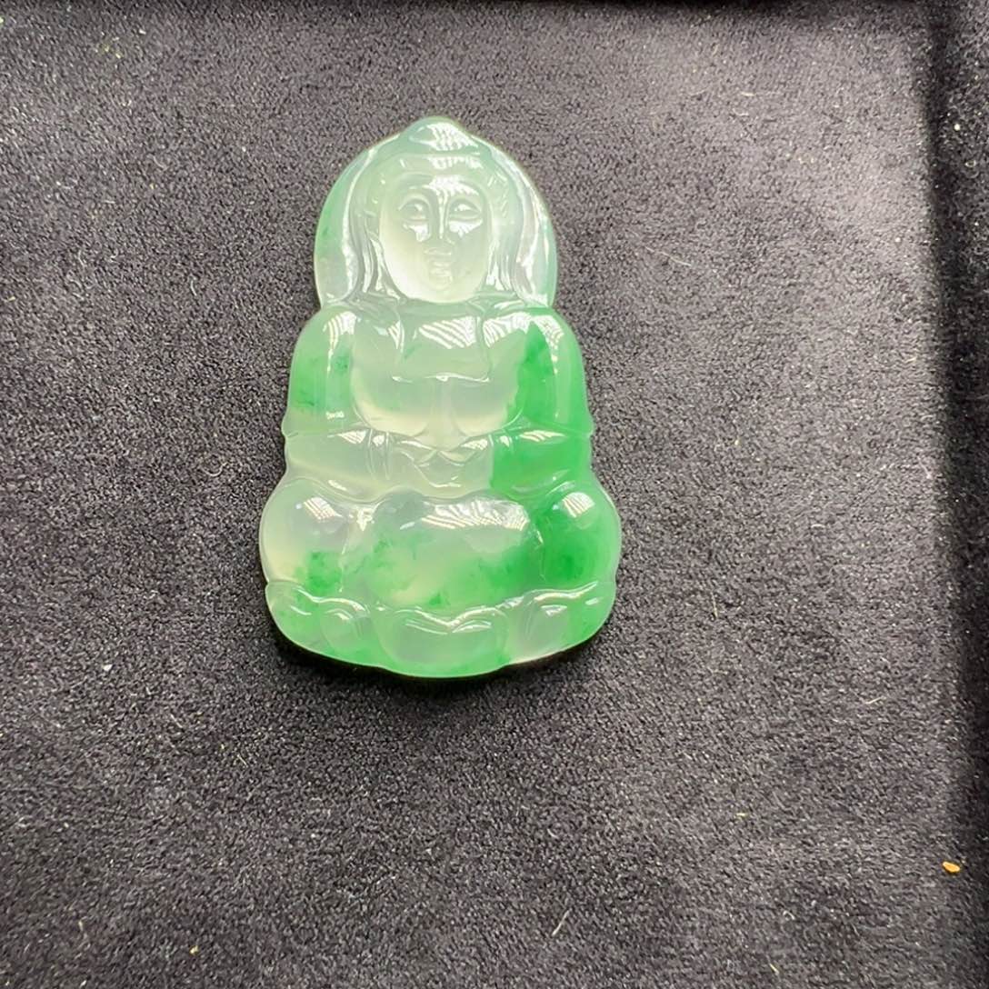 颈饰未镶嵌石英质玉（非洲翠）