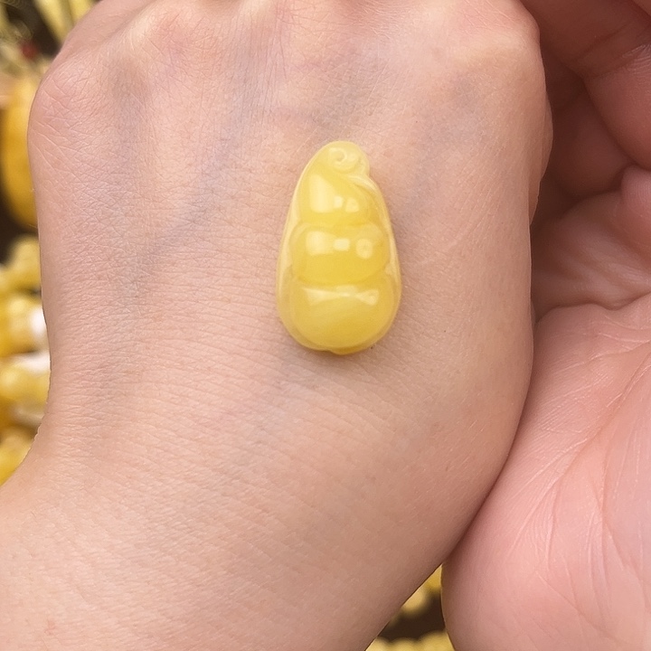琥珀未镶嵌颈饰琥珀