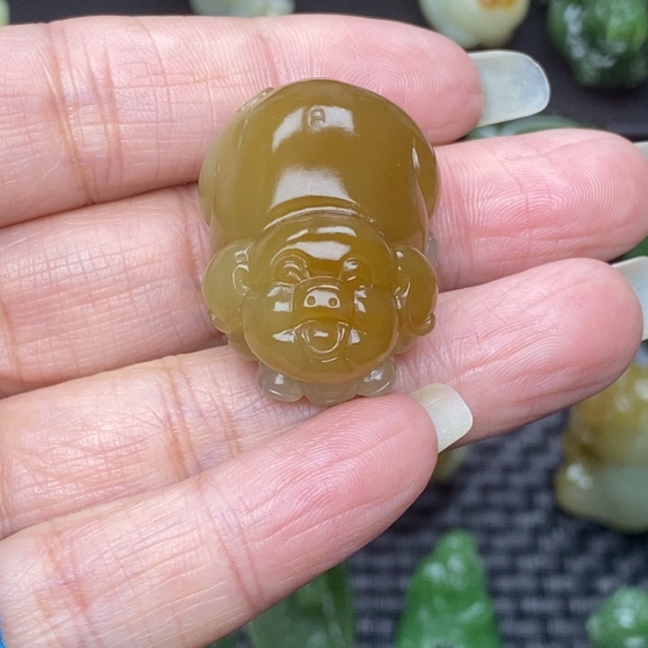 和田玉颈饰未镶嵌南**猪