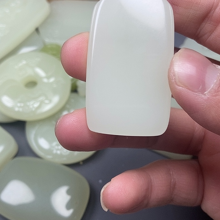 和田玉（青白玉）未镶嵌颈饰