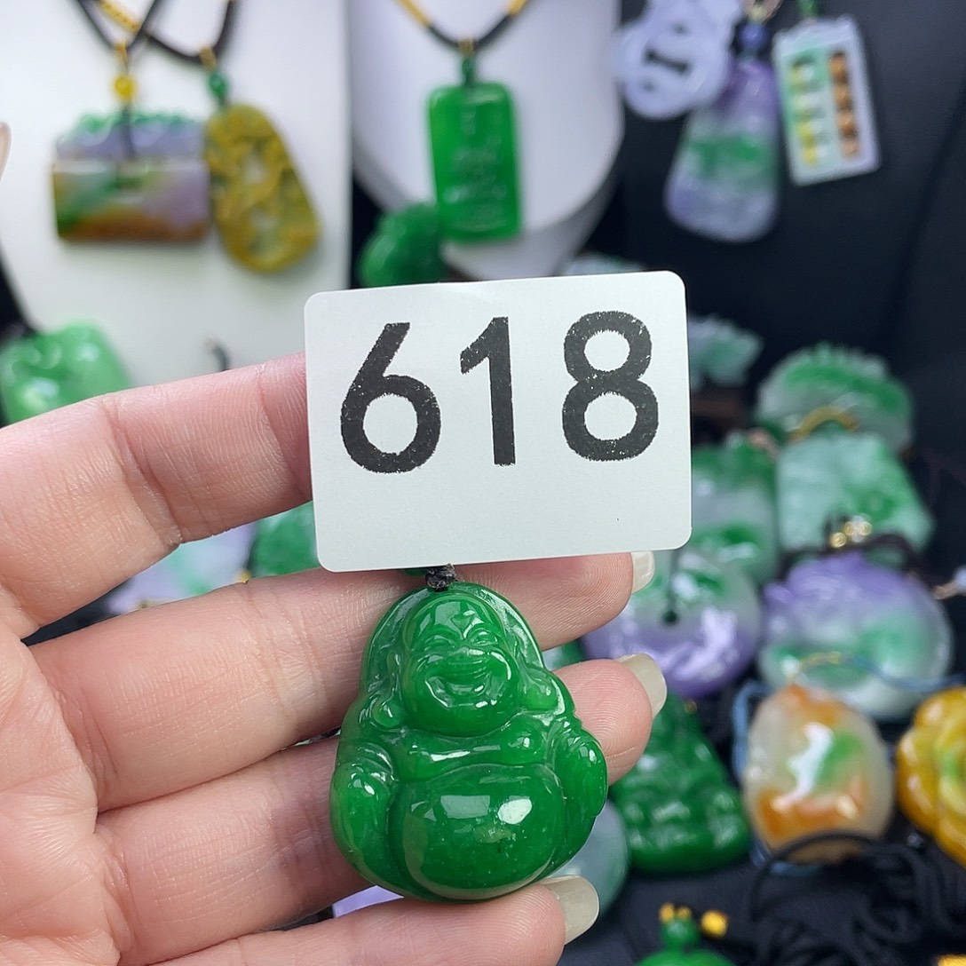 翡翠未镶嵌吊坠(赠链)