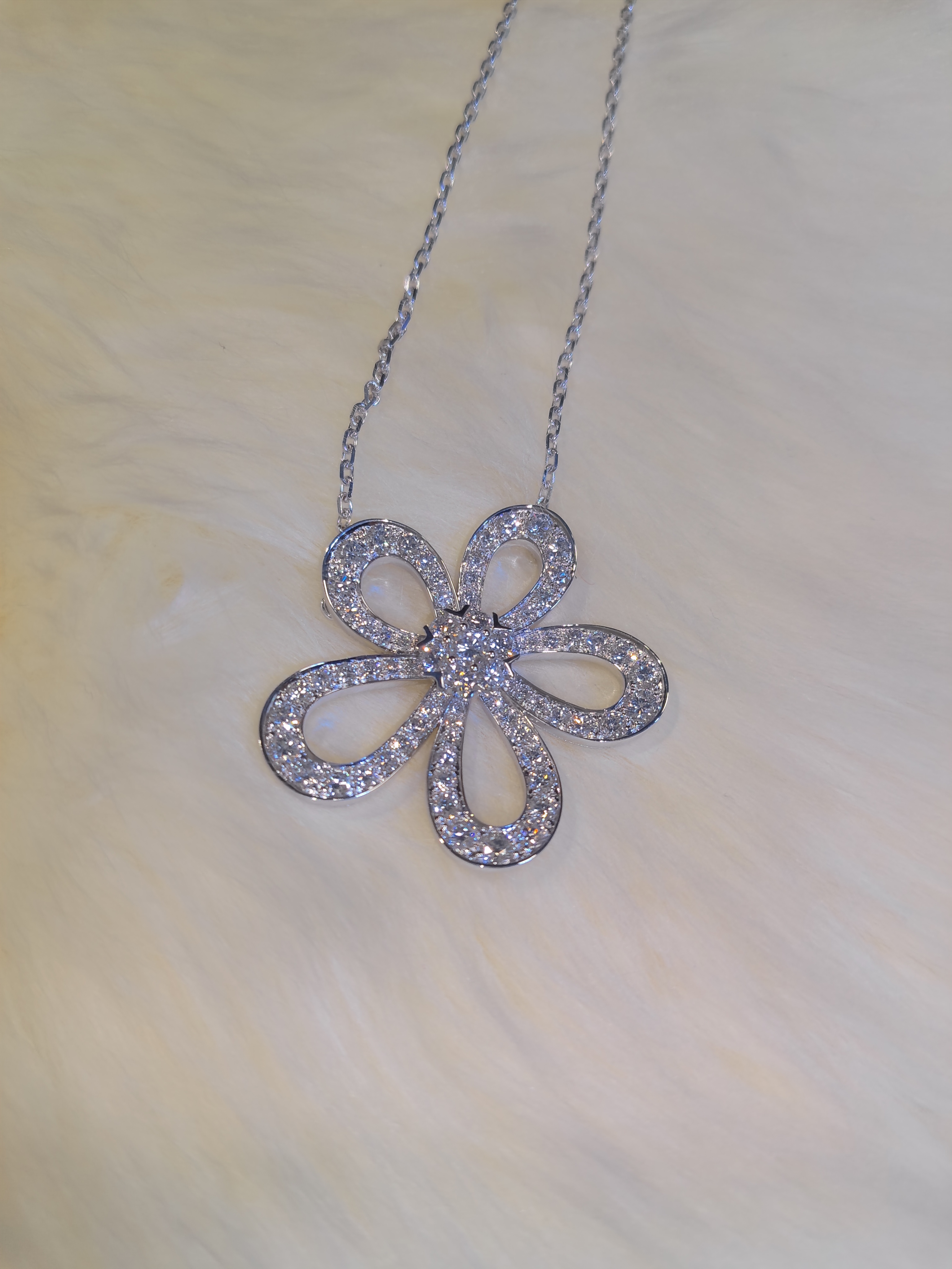 实验室培育钻石【宝丽亚】白金大花满钻格桑花  约16克左右