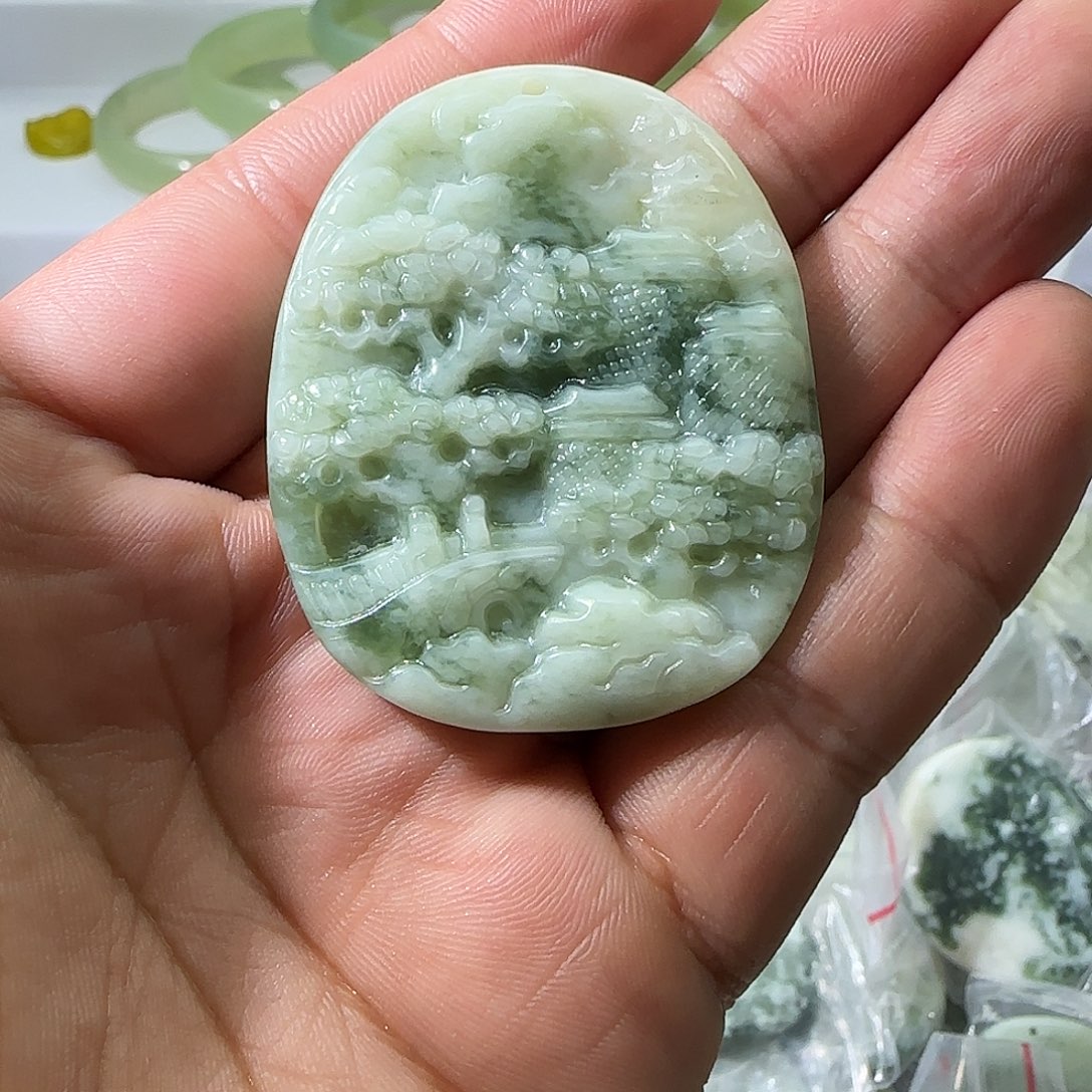 透闪石-蛇纹石玉未镶嵌颈饰