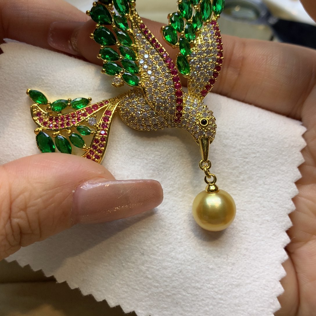 未镶嵌胸饰海水珍珠