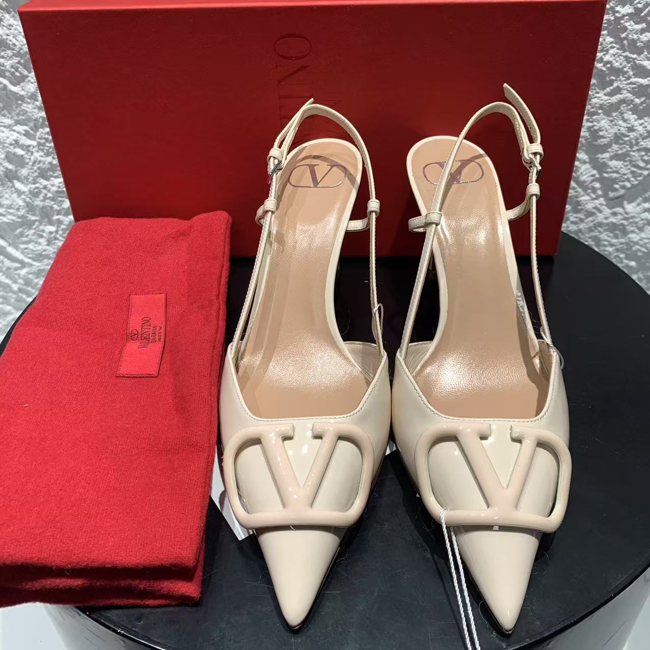 99新 Valentino/华伦天奴 37.5码/全套/奶油白后系带高跟鞋 1838