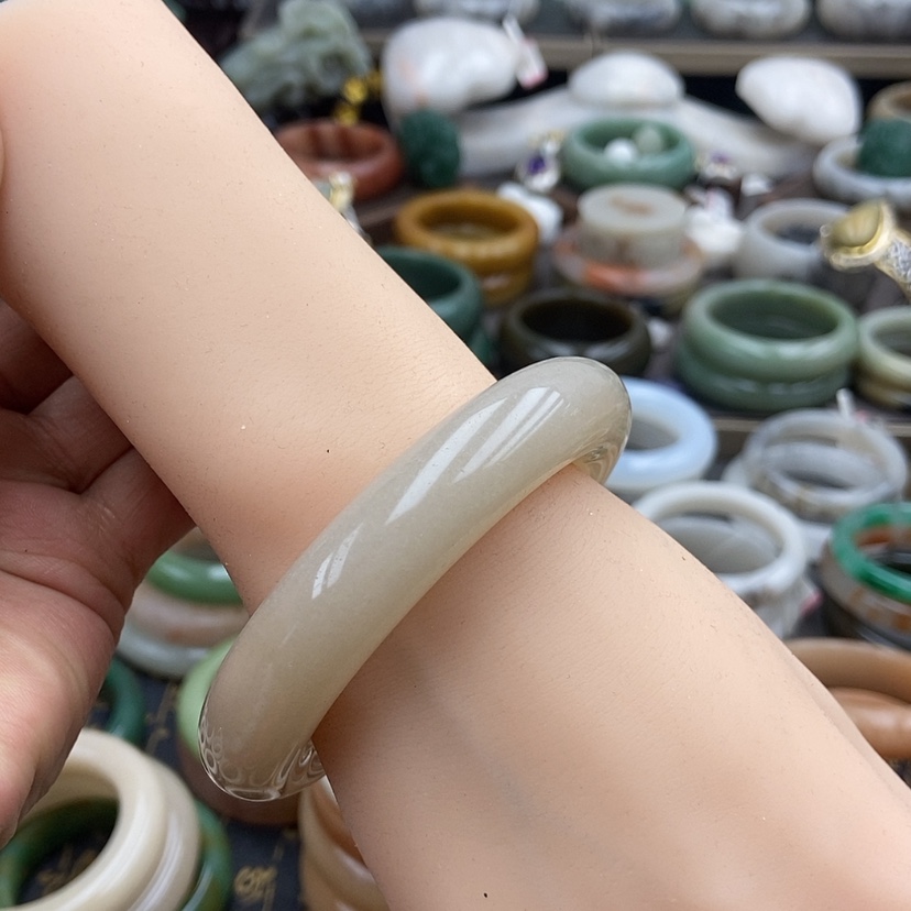 【闪购商品】石英质玉手镯53未镶嵌博*