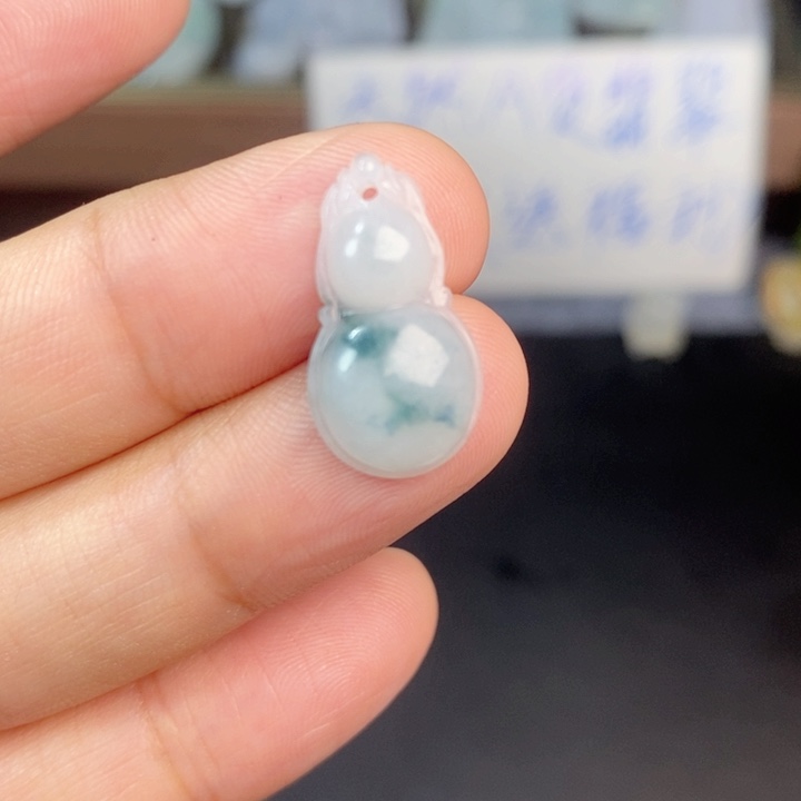 翡翠颈饰未镶嵌葫芦