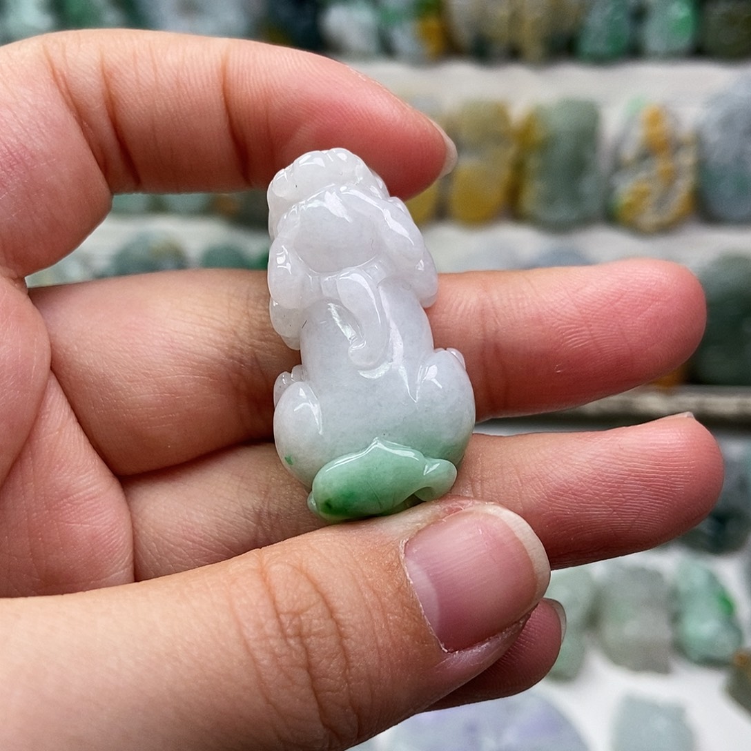 翡翠未镶嵌吊坠(赠链)