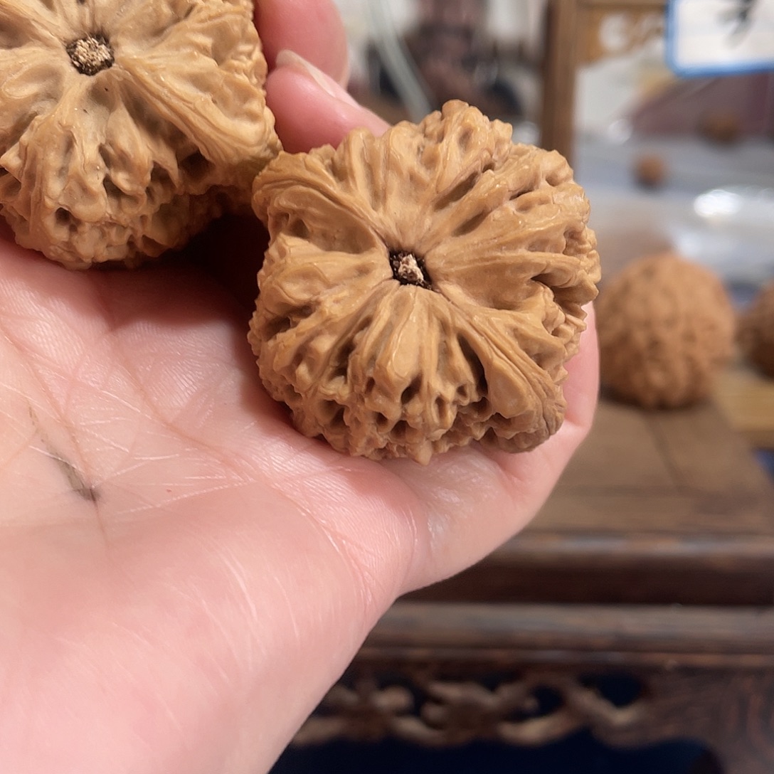 人***气吊坠桃核文玩核桃南疆石