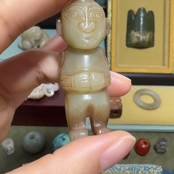 如***画和田玉未镶嵌颈饰