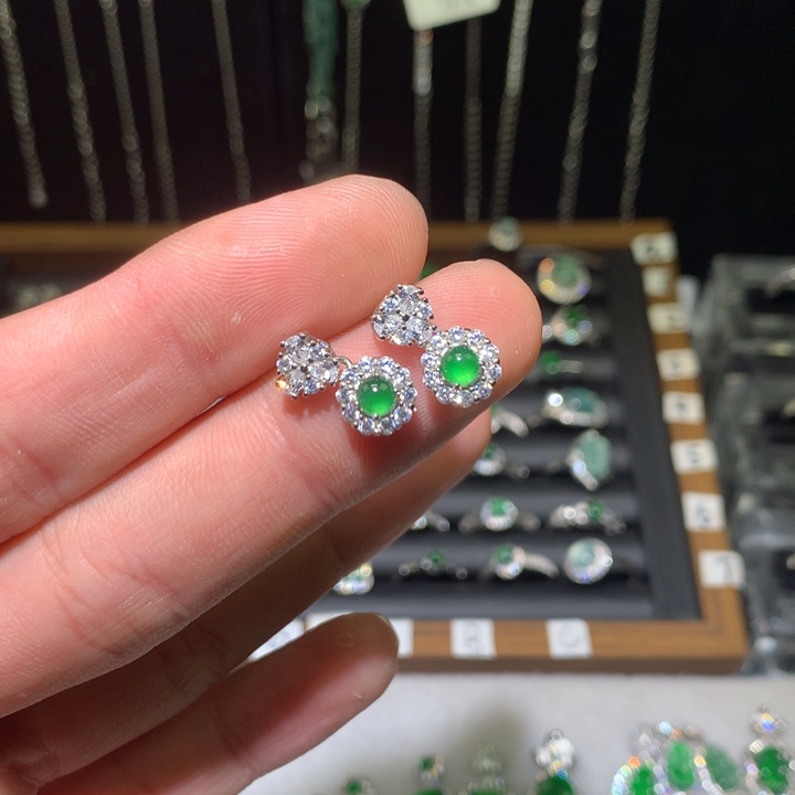 ****️翡翠未镶嵌耳钉耳钉