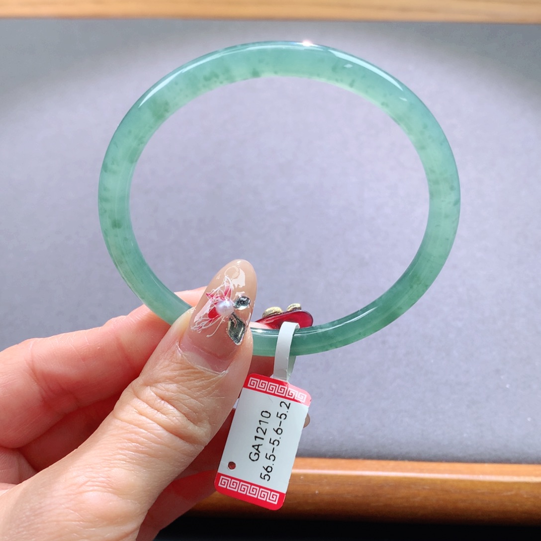 翡翠手镯未镶嵌天然翡翠手镯叮当镯