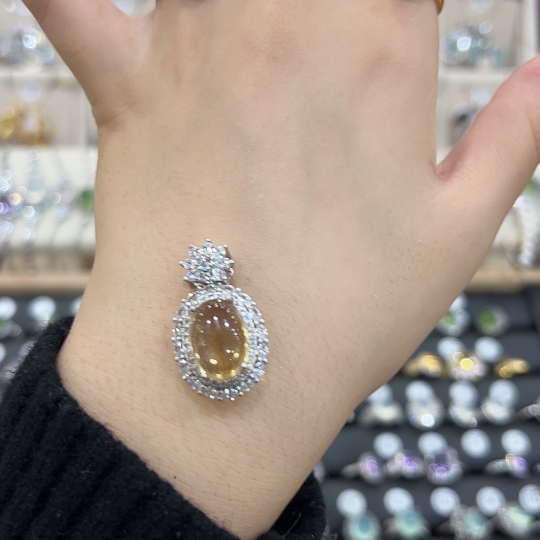 杺***渁银S925镶嵌黄晶吊坠(赠链)