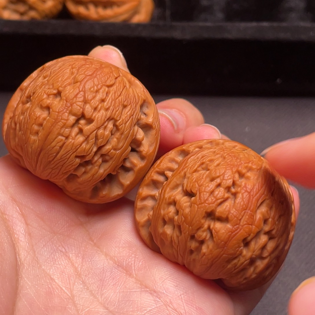 文玩核桃把件秦岭野生核桃