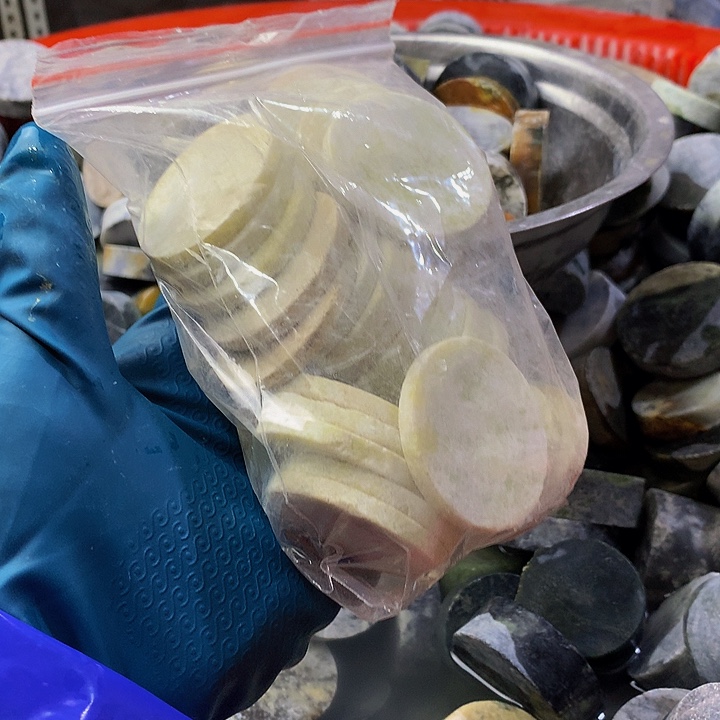 蛇纹石玉珠宝半成品未镶嵌